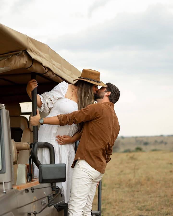 couples kissing during their hineymoon safari in kenya